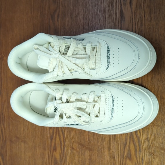 Women's Platform Reebok's - Size 8.5 - Picture 2 of 3